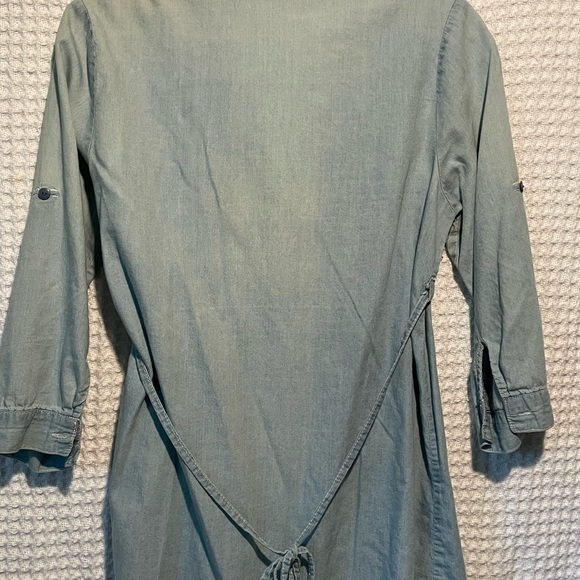 Long button down - Picture 3 of 3